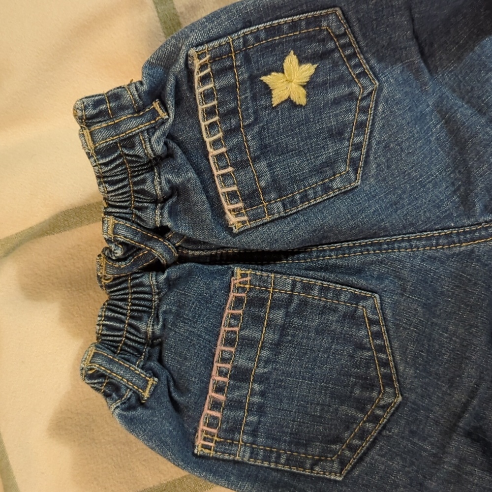 BabyGap Jeans size 6-12 months - Picture 4 of 5